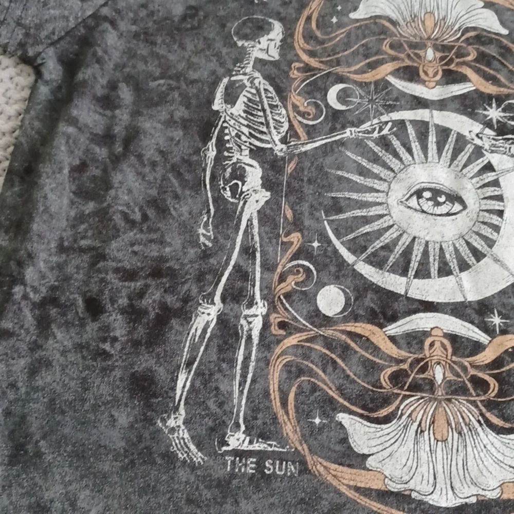 The Sun / The Moon Wound up t-shirt  NWT - Picture 3 of 8